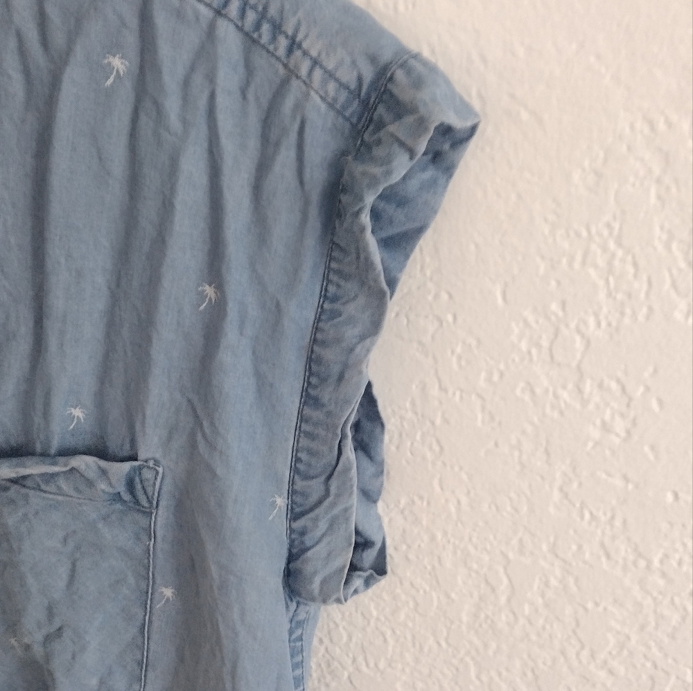 JACHS Girlfriend Blue Denim Button-Up Shirt - Picture 4 of 6